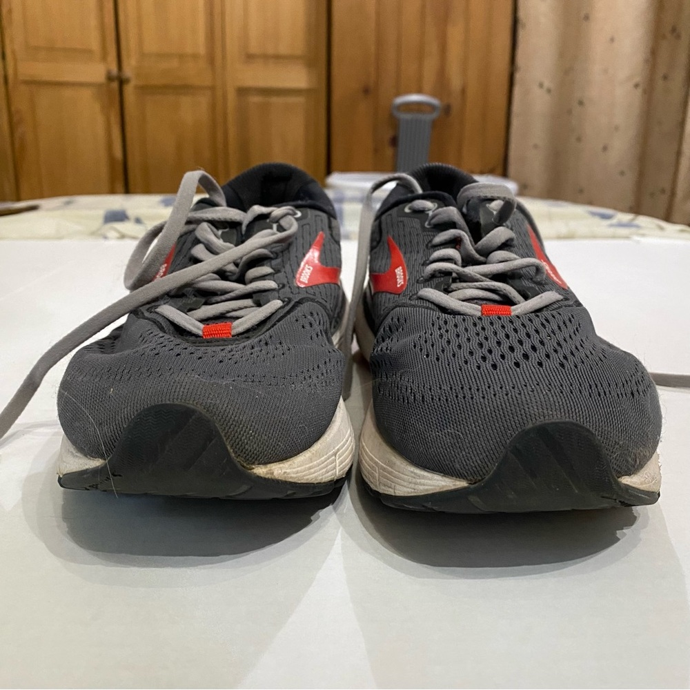 ๐Brooks, Men Size 8.5, The Beast โ20 Running Shoes - Picture 9 of 17